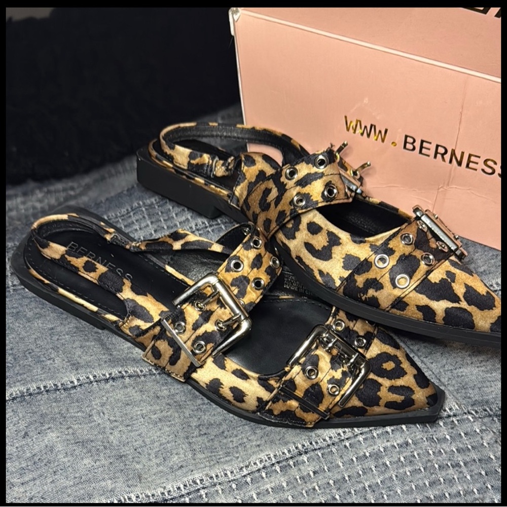 BERNESS 
Double Buckle Pointed Toe
Slingback Flat Leopard Brand New - Picture 2 of 11